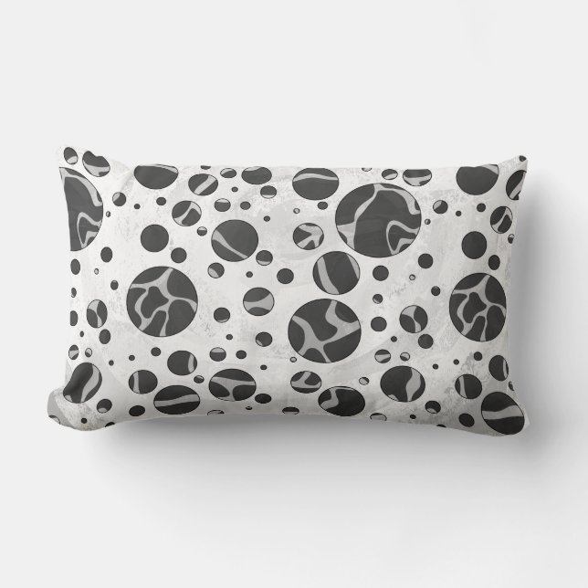 Giraffe Polka Dot Black and Light Grått Print Lumbarkudde (Framsida)