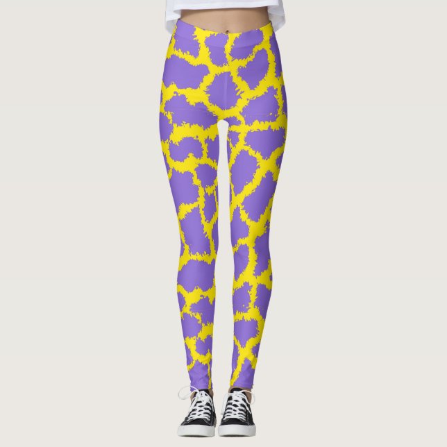 Giraffe Print Leggings med Lila Background (Framsida)