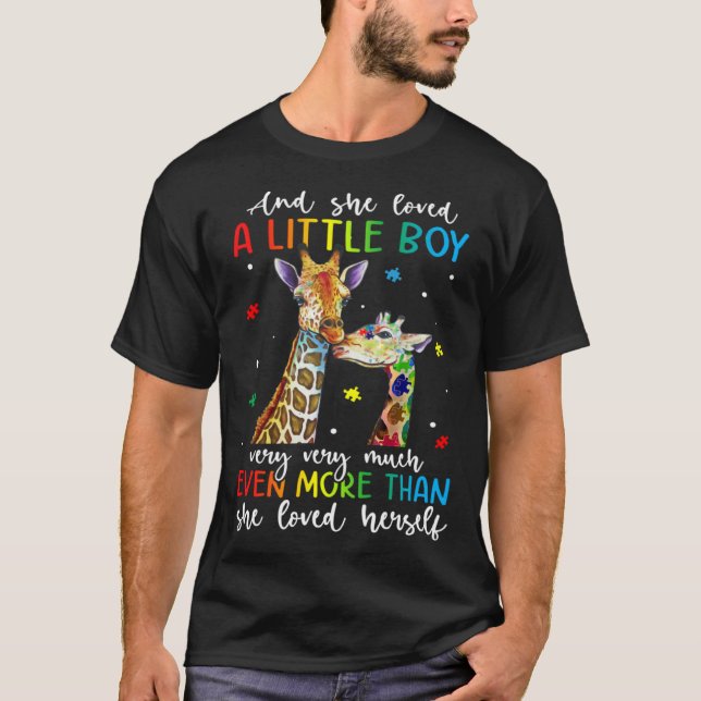 Giraffe She Loved A Little Boy Autism Awareness Mo T Shirt (Framsida)