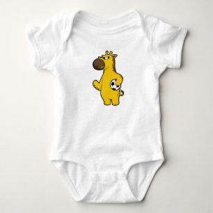 Giraffe som fotbollsspelare med fotboll t shirt