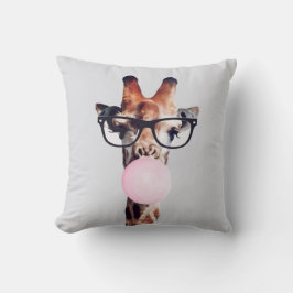 GIRAFFE WEARING GLASSES BLOWAR EN ROSA BUBBLE GUM KUDDE