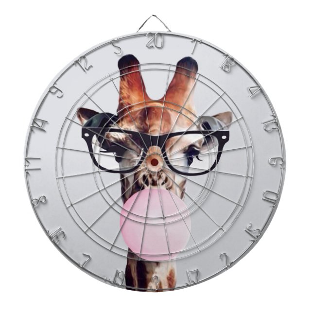Giraffe wearing glasses blowing a pink bubble gum darttavla (Framsidan)