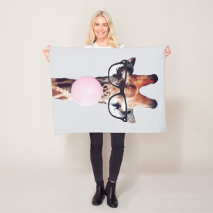 GIRAFFE WEARING GLASSES SOM BLÖSER EN ROSA BUBBLEG FLEECEFILT