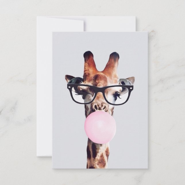 GIRAFFE WEARING GLASSES SOM BLÖSER EN ROSA BUBBLEG INBJUDNINGAR (Framsida)