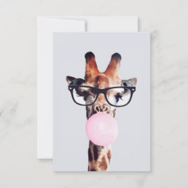 GIRAFFE WEARING GLASSES SOM BLÖSER EN ROSA BUBBLEG INBJUDNINGAR