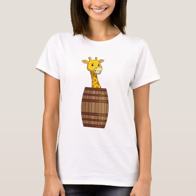 Giraffe with Barrel T Shirt (Framsida)