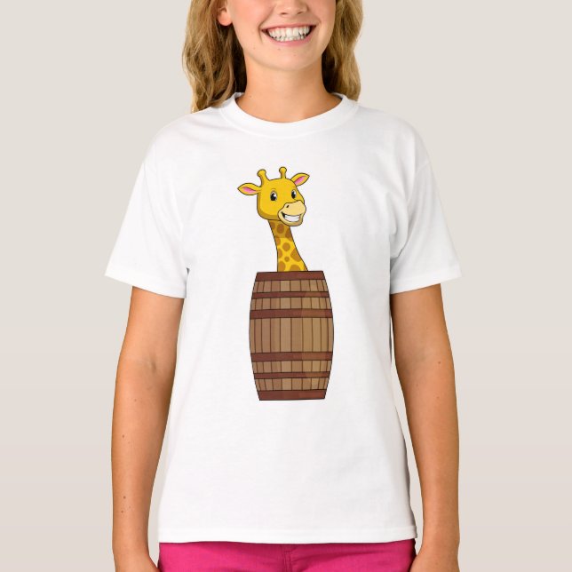 Giraffe with Barrel T Shirt (Framsida)