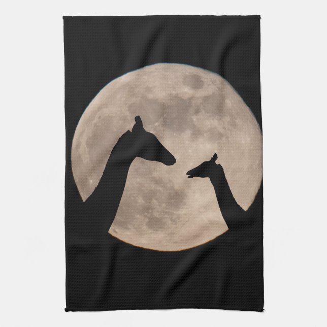 Giraffes at full Moon Kökshandduk (Vertikal)