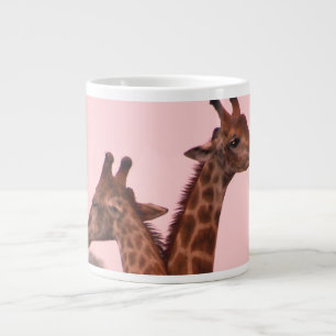 Giraffes med rosa himmel jumbo mugg