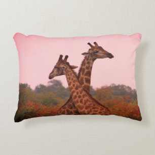 Giraffes med rosa himmel prydnadskudde