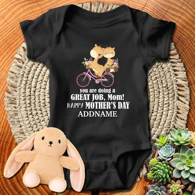 Giraffes on Bike Custom Name Lycklig 1:a Mors dag T Shirt (Skapare uppladdad)