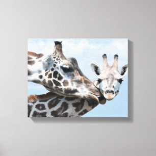 Giraffet kysser henne kalven canvastryck