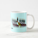 GiraffHannukah menora Kaffemugg<br><div class="desc">Den grafiska illustrationen av en Hannukah menora med giraff planlägger.  Tyck om varje natt av Hannukah med denna unika gåva.  Original- konstverk vid Magins skapelser.</div>