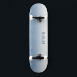 Girblått Glitter Skateboard med Namn<br><div class="desc">Anpassa enkelt den här anpassningsbarnas rosa faux glitter-skateboard. Gör den här skateboard till din egen genom att lägga till texten. Om du vill komma åt avancerad redigering går du till "Anpassa den här verktygen" och klickar på "Information", rulla ner och tryck på länken "klicka för att anpassa ytterligare". Perfekt för...</div>