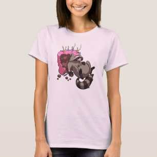 Girig Raccoonfullt av födelsedagtårtatecknaden T-shirt