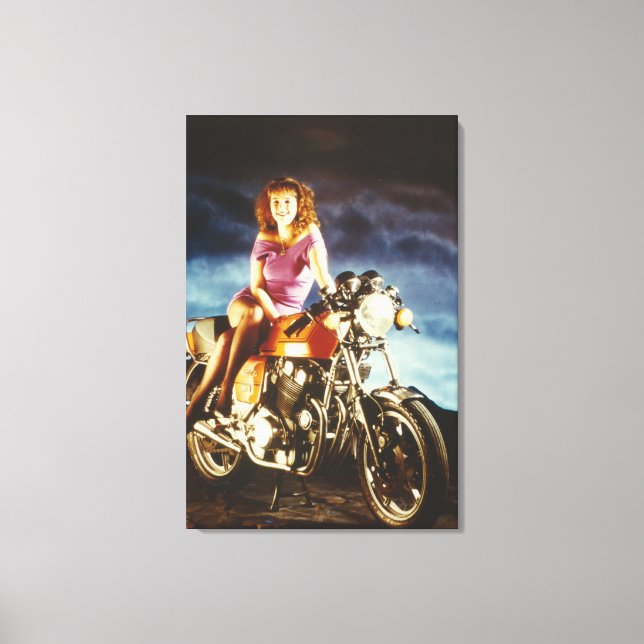 Girl and Motorcycle Canvas (Framsida)