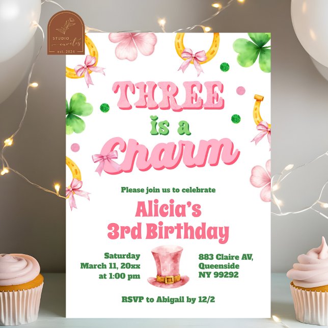 Girl Bow Glitter three is a charm St Patrick Inbjudningar (Skapare uppladdad)