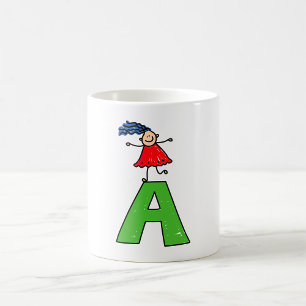 Girl Dancing på Grönt Brev A Roligt Alphabet Kaffemugg