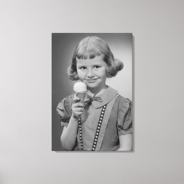 Girl Eating Ice Cream Canvastryck (Framsida)