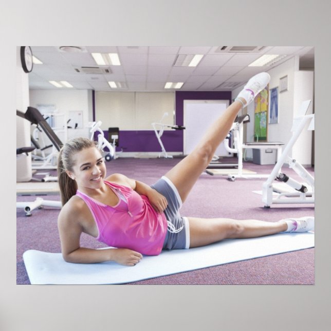 Girl Exercising in Gym Poster (Framsidan)