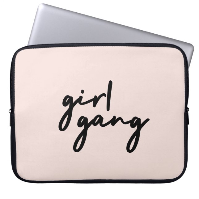 Girl Gang | Cute Rosa Girl Power Modern Feminist Laptop Fodral (Framsidan)