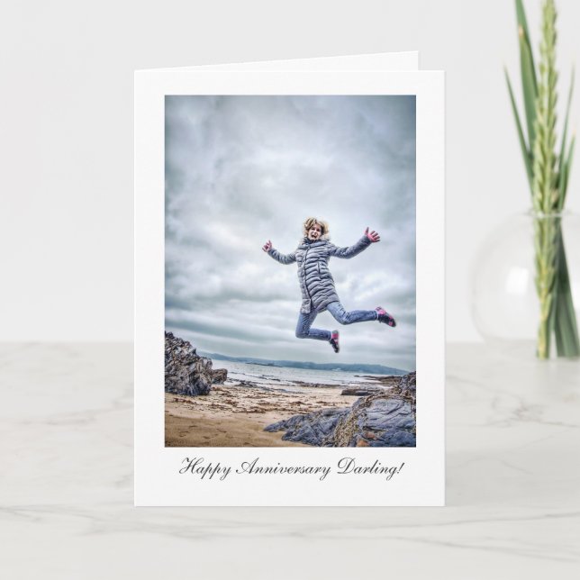 Girl Jumping for Joy - Lycklig Anniversay Darling Kort (Framsida)