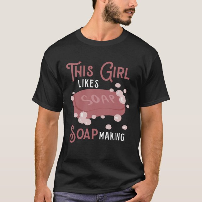 Girl Likes Making Soap Crafting Hobby T Shirt (Framsida)