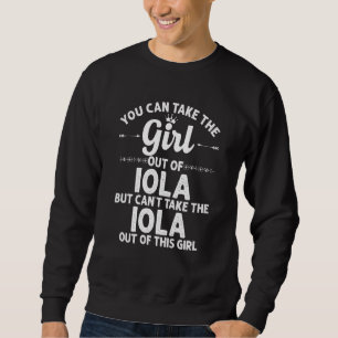 Girl out Iola Ks Kansas Funny Home Roots Usa Lång Ärmad Tröja