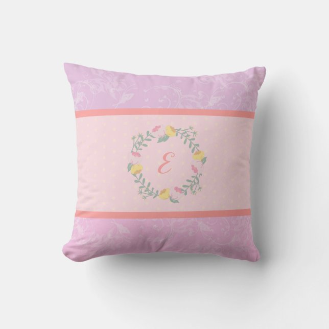 Girl Pastel Rosa and Lavender Blommigt Monogram Ki Kudde (Framsida)