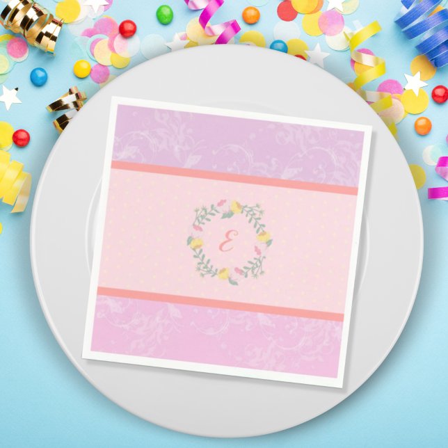 Girl Pastel Rosa and Lavender Blommigt Monogram Ki Pappersservett (Skapare uppladdad)