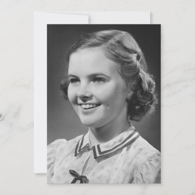 Girl Posing in Studio (Framsida)