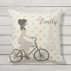Girl Riding Bike i Paris Polka Dot Personlig Kudde