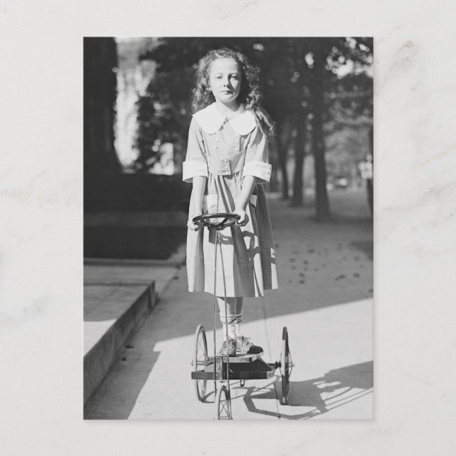 Girl Riding Tricle, 1918 Vykort (Framsida)