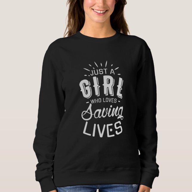 Girl Saves Lives Sjukvårdare Emt T Shirt (Framsida)