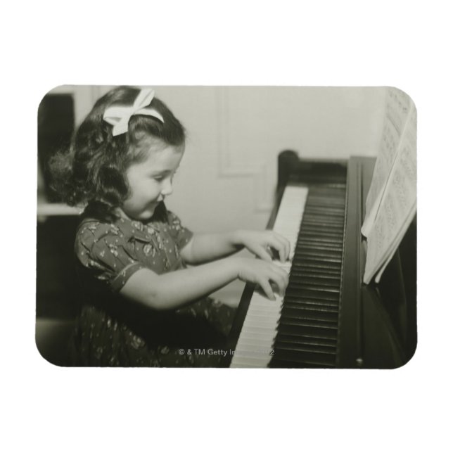 Girl Spela Piano Magnet (Horisontell)