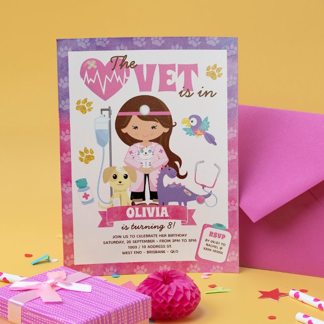 Girl Vet Födelsedagsfest inbjudan (The cat is definitely out of the bag on this girl’s vet birthday invitation.)