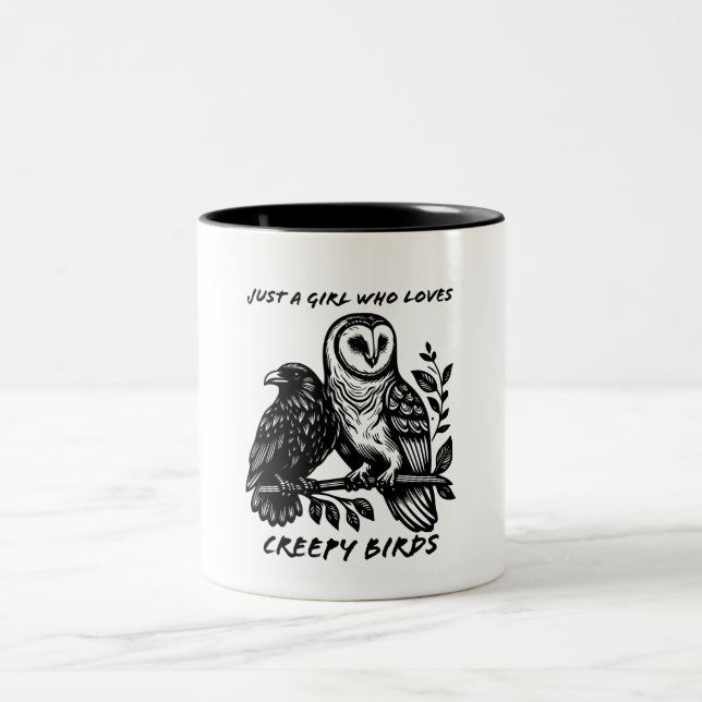 Girl Who Loves Creepy Owl and Raven Två-Tonad Mugg (Center)