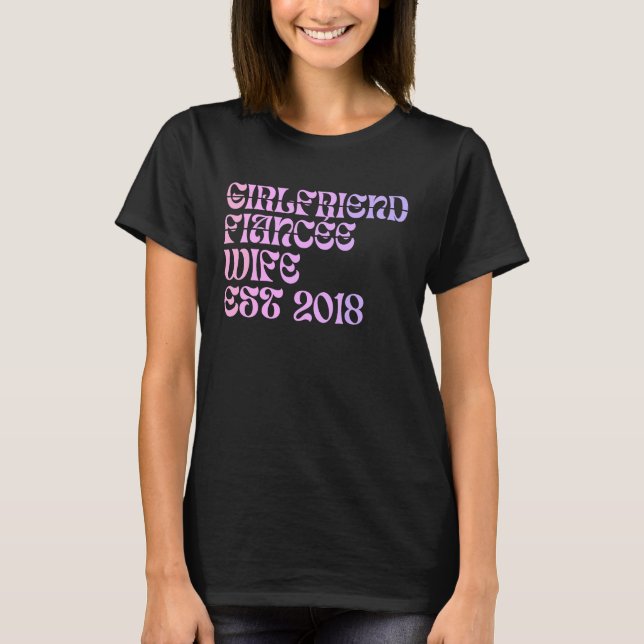 Girlfriend Fiance Wife Est 2018 Wedding Anniversar T Shirt (Framsida)