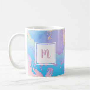 Girlig rosa lila - blå modern vattenfärg i monogra kaffemugg