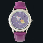 Girls Cute Lila Rocket Frakt Space och Namn Kids Armbandsur<br><div class="desc">Den här söta och gigantiska barnklockan har en vacker och färglös frakt i hand plockade i rymden,  med lila bakgrund. Utformningen har också en ställe som du kan använda för att lägga till din flickas namn. Perfekt för småbarn eller barn!</div>