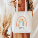 Girls Cute Rosa Boho Watercolor Rainbow Kids Tygkasse<br><div class="desc">Den här boho-flickorna i väskan har en rosa vattenfärgsboho-regnbåge och utrymme för att lägga till en namn i enkel typografi. Perfektens moderna och visuella utformning för alla barn eller regnbåge vuxarna!</div>