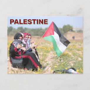Girls Holding Palestinska Flagga Vykort