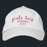 Girls Resa Modern Script Typography-Personlig Broderad Keps<br><div class="desc">Anpassningsbarna Girls Resa Modern Script Typography Personlig Embroied Baseball Cap har den enkla,  moderna,  broderade  "Girls Resa" med plats och datum eller år för personligen. Perfekt till dina nästa flickor resa. Skapat av Evco Studio www.zazzle.com/store/evcostudio</div>