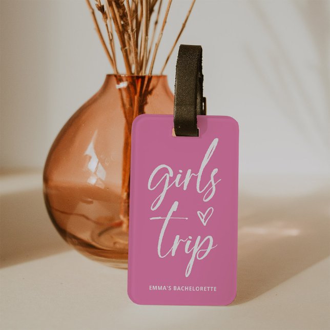 Girls Resa | Trendig-skript på Rosa och QR-kod Bagagebricka (A stylish pink luggage tag that is perfect for your girls trip)