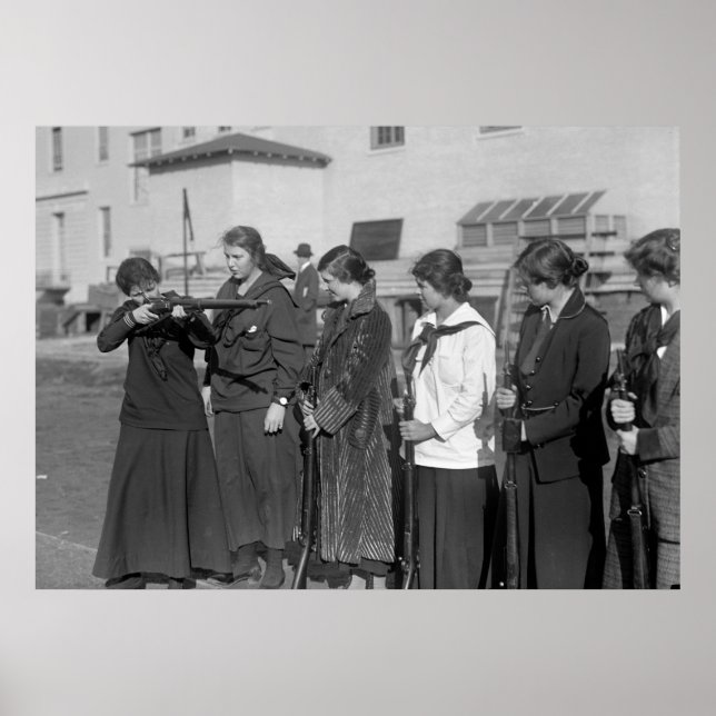 Girls Rifle Team, 1916 Poster (Framsidan)