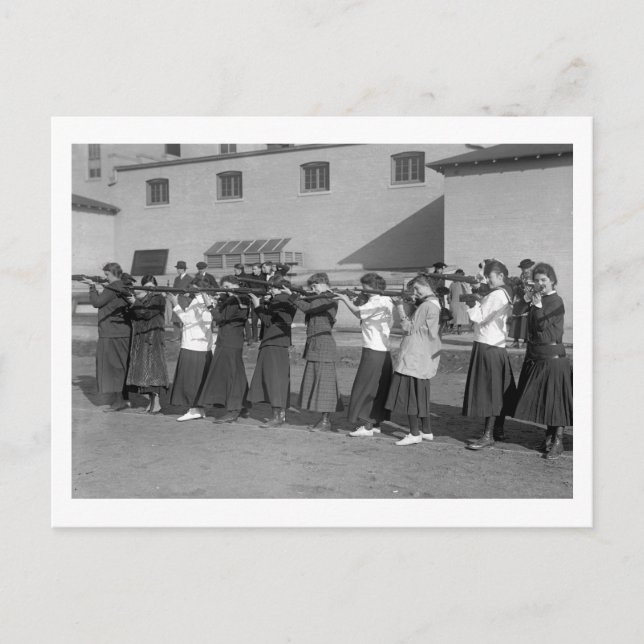 Girls Rifle Team, 1916 Vykort (Framsida)