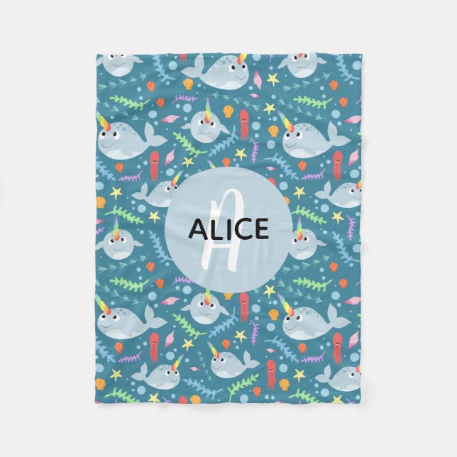 Girls Trendig Narwhal Mönster Monogram & Namn Kids Fleecefilt (Framsidan)