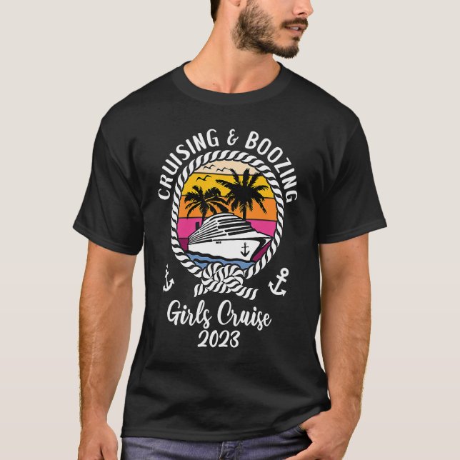 Girls Trip Cruising and Boozing 2023 Girls Cruise T Shirt (Framsida)