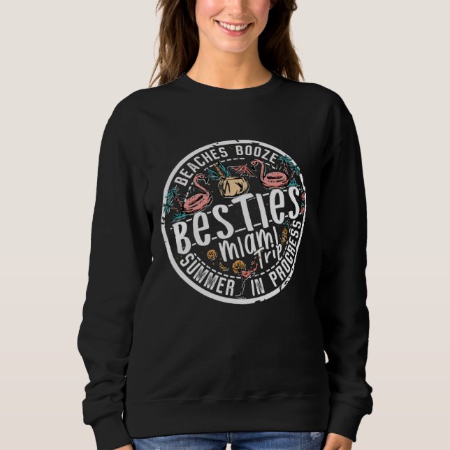 Girls Trip in Progress Beaches Booze of Besties Mi T Shirt (Framsida)