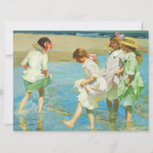 Girls Walking i Vatten vid Seashore vid Beach